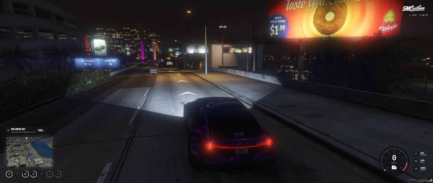 Blick aus dem Fahrzeug auf einen vollen FiveM Server